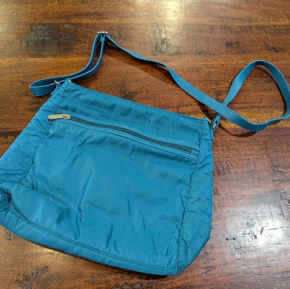 New without tags Thirty-one Everything Crossbody Bag Teal